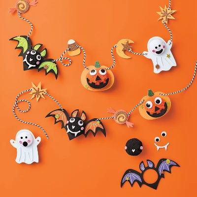 Halloween Pom Characters Garland Craft Kit - Mondo Llama™ 1 Halloween Pom Characters Garland Craft Kit - Mondo Llama™